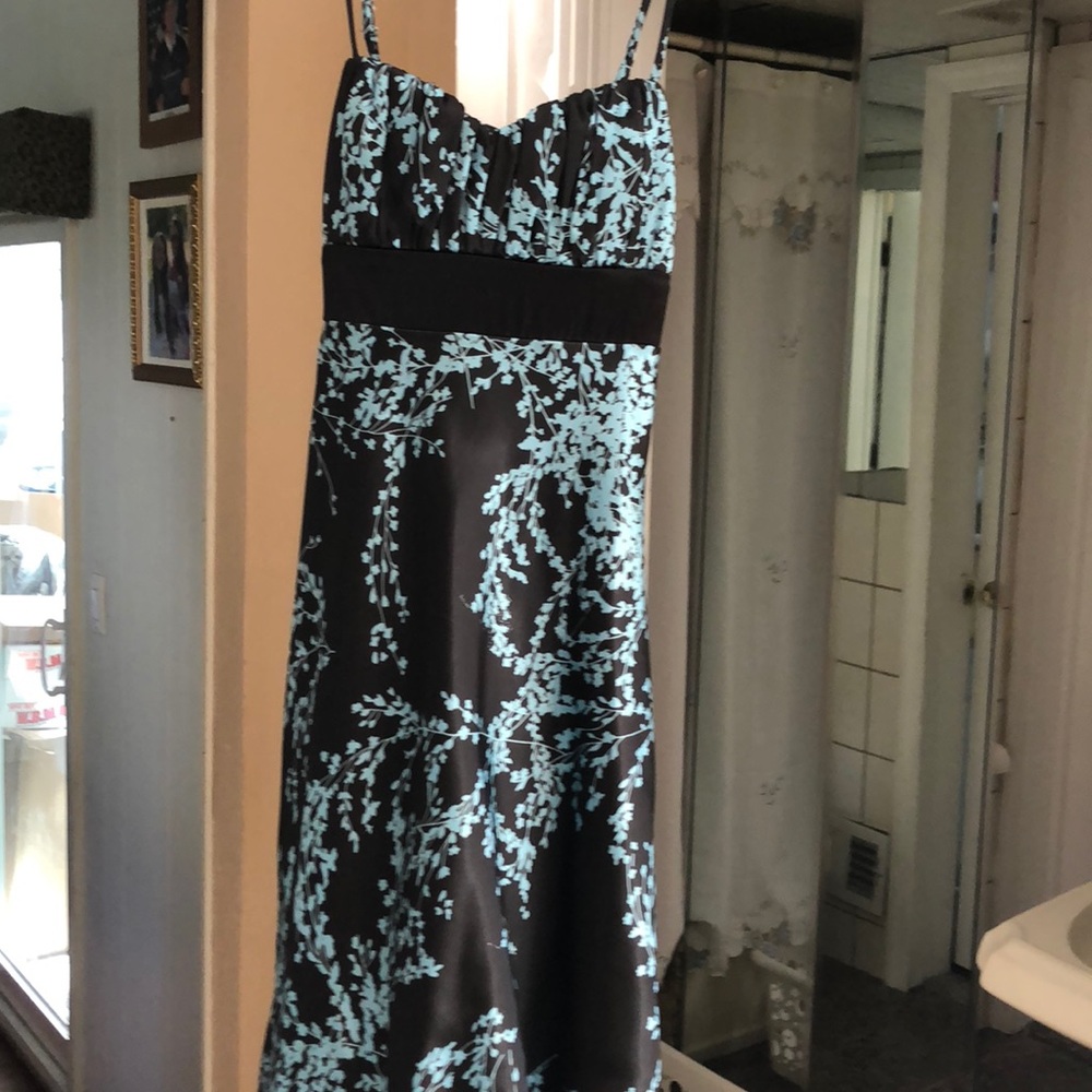 Dress - Picture 2 of 6